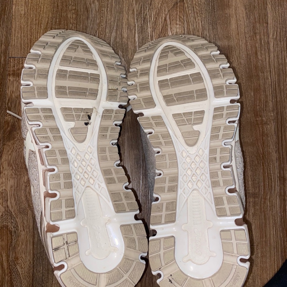 ASICS - Picture 6 of 6